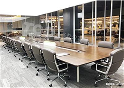 10米會議桌約能容納22人