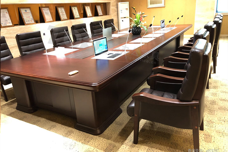 智能會議桌顯示屏(píng)可以隱隱藏.jpg 智能會議桌顯示屏可以隱隱藏.jpg