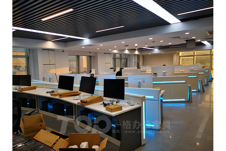 操(cāo)作室辦公台背麵加燈光.jpg 操作室(shì)辦公台背麵加燈光.jpg