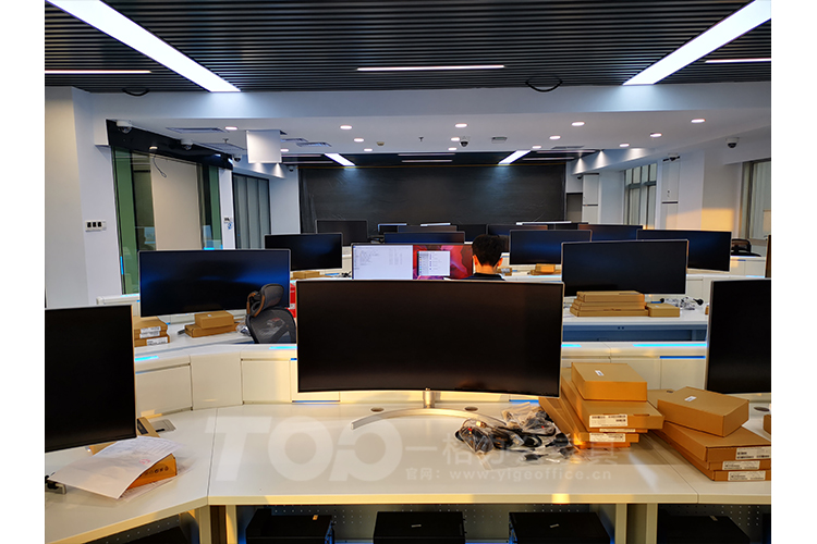 操作(zuò)室辦公台麵.jpg 操作室辦公台麵.jpg