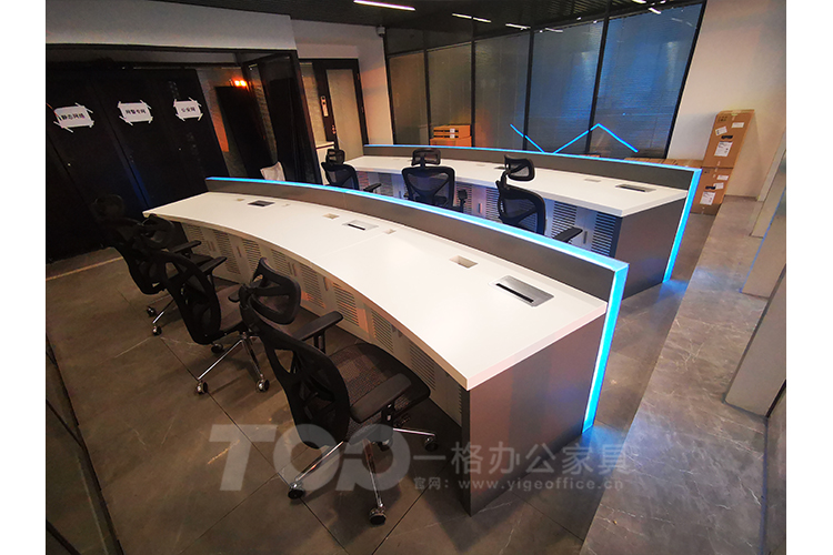 異(yì)形烤漆辦公操作台裏麵.jpg 異形烤漆辦公操作台裏麵.jpg