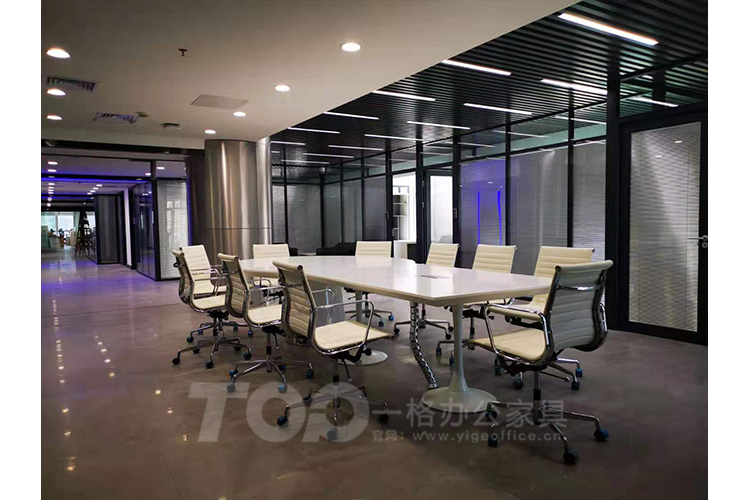 異形烤漆(qī)會議桌.jpg 異形烤漆會議桌.jpg