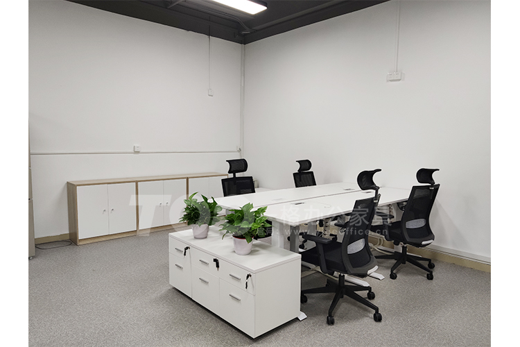 職員辦公空(kōng)間.jpg 職員辦公空(kōng)間.jpg