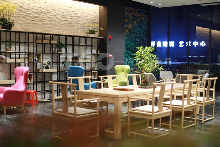 休(xiū)閑區實木休(xiū)閑桌椅.jpg 休閑區實木休閑桌椅.jpg