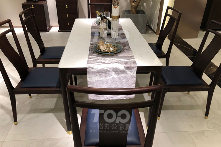 純實木餐椅(yǐ)進口大理石台麵.jpg 純實木餐椅進口大(dà)理(lǐ)石台麵.jpg