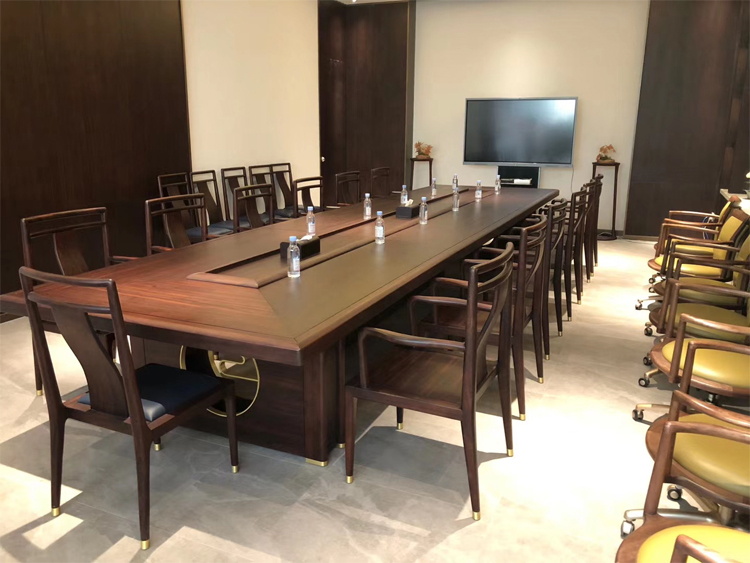 原木（mù）會議桌椅